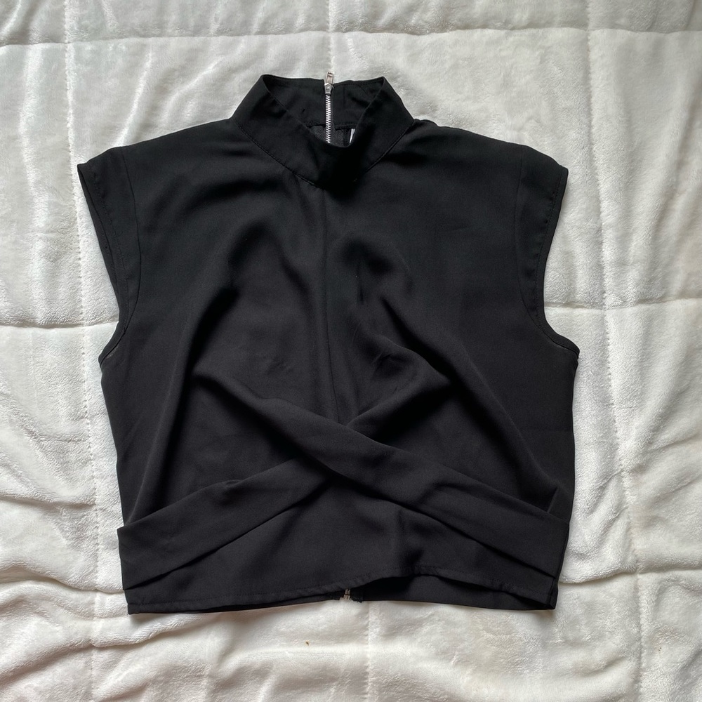 Zip bag Cropped mock turtleneck twist front